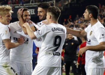 Valencia enfrentará a Barcelona en final de Copa del Rey