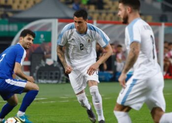 Sin Suárez y Cavani, Uruguay golea a Uzbekistán