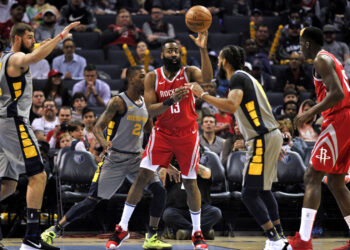 Harden mantuvo a Houston con racha ganadora