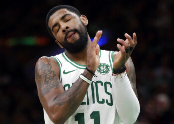 Irving aporta triple doble y Celtics vencen a Kings