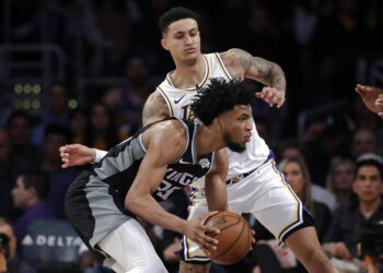 Lakers aprovecha racha de triples de Kuzma y gana a Kings