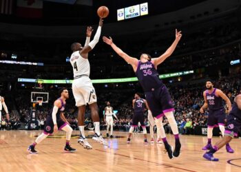 Murray suma 30, y Nuggets vapulean a Wolves