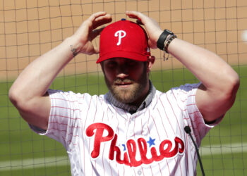 Harper quiere recorrer calles de Filadelfia con un trofeo de Serie Mundial