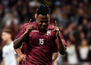 Venezuela neutralizó a una Argentina liderada por Messi