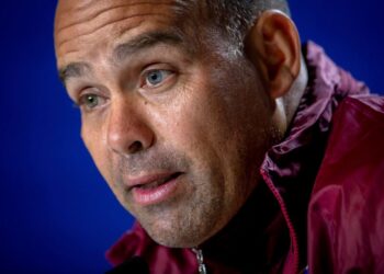 Mucha política, en partido entre Cataluña y Venezuela