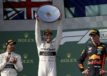 Bottas supera a su compañero Hamilton y gana GP de Australia