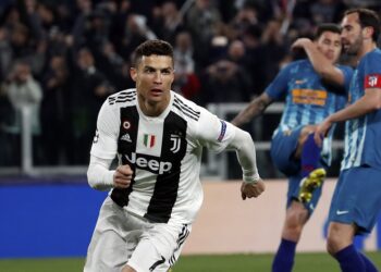 Triplete de Cristiano Ronaldo pone a Juve en cuartos de ‘Champions’