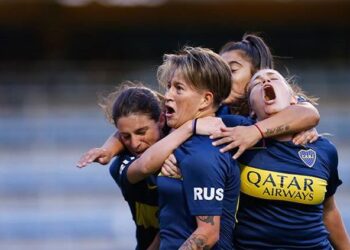 Fútbol femenino golea en inédito duelo en La Bombonera