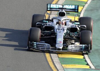 Vuelta récord da a Hamilton la pole del GP de Australia
