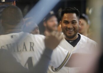 Cain se roba jonrón para último out, Chacín se lució y Milwaukee vence a San Luis