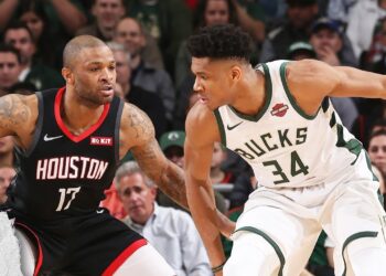 Bledsoe anota 23 puntos y Bucks vencen 108-94 a Rockets