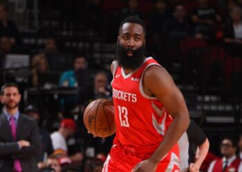 Houston extiende racha a 9 juegos con victoria sobre Hornets