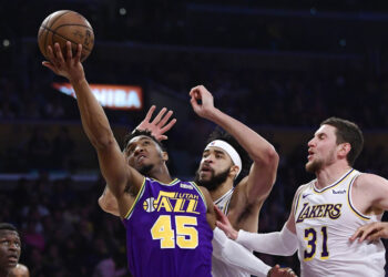 Lakers cortan la racha de siete victorias de Jazz
