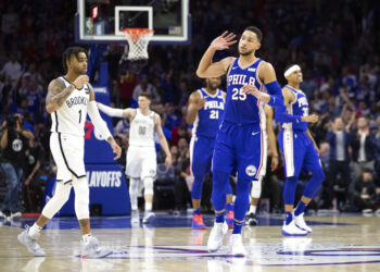 Triple-doble de Simmons guía a 76ers a triunfo sobre Nets