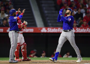 Texas sacudió a Angelinos que tiene el peor arranque desde 1961