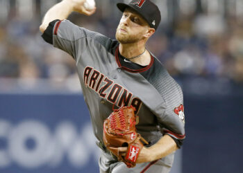 Kelly gana en debut en MLB, Arizona aplasta a Padres