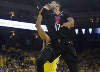 Clippers remontan 31 puntos e igualan su serie con Warriors