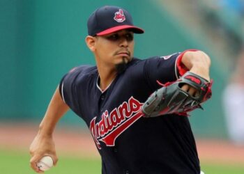 Carlos Carrasco se reivindicó y ponchó a 12 marineros