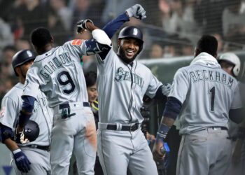 Narváez conectó cuadrangular en triunfo de Seattle