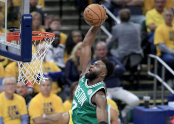 Boston quedó a una victoria de avanzar a siguiente fase