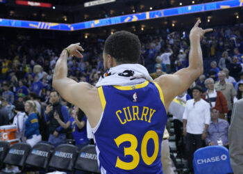 Golden State propinó paliza a Hornets y aseguró cetro de la División