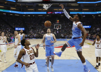 Sacramento vapuleó a Cleveland con Fox como estandarte