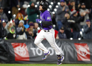 Nolan Arenado conectó jonrón y llegó a 1.000 imparables con Colorado