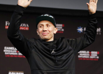 Golovkin vuelve al ring en busca de nueva pelea con “Canelo”