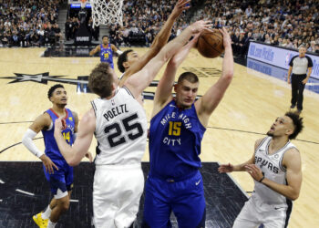 Denver compitió y sacó la victoria en San Antonio