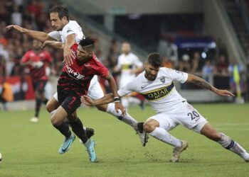 Paranaense golea a Boca y lidera grupo en Libertadores