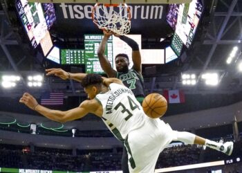 Irving y Hordfor brillaron en primer triunfo de Celtics