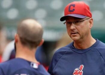 Indios extiende contrato de Francona hasta 2022