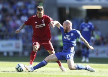 Liverpool recupera la cima; Everton aplasta a Manchester United