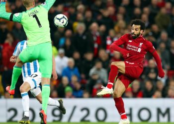 Liverpool golea a Huddersfield y recupera cima de la Premier