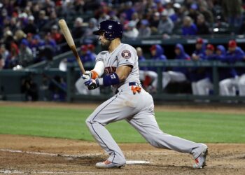Robinson Chirinos se ensañó contra Texas y fue vital en el triunfo de Houston