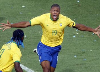 Julio Baptista anuncia su retiro del fútbol