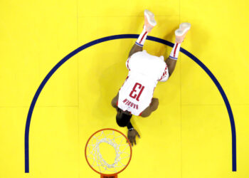 Harden estará en el 3er partido pese a lesiones en los ojos