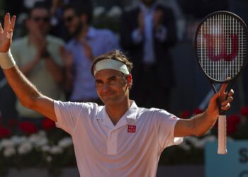 Federer alcanza las 1.200 victorias con remontada en Madrid