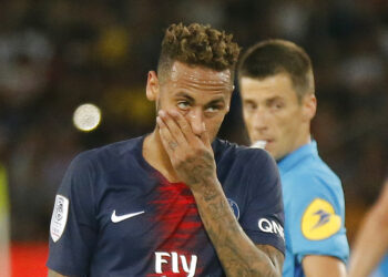 Neymar es suspendido tres partidos por altercado con aficionado