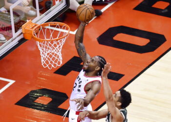 Raptors sobreviven en doble prórroga y vencen a Bucks