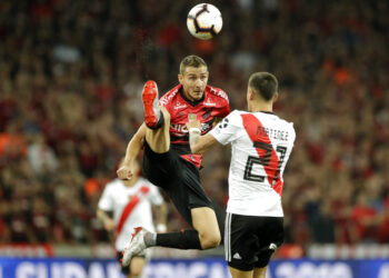 Paranaense gana 1-0 a River Plate en ida de la Recopa