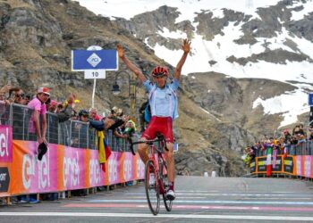 Zakarin se lleva la 1ra etapa en montaña del Giro