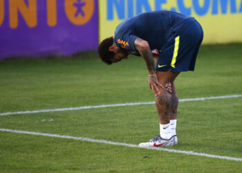 Neymar se pierde práctica con Brasil por dolor de rodilla
