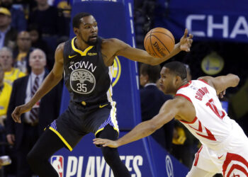 Warriors volvió a vencer a Houston y tomó ventaja de 2-0 en semifinal de NBA