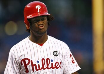 Reporte: Odúbel Herrera sujetó a su novia por el cuello