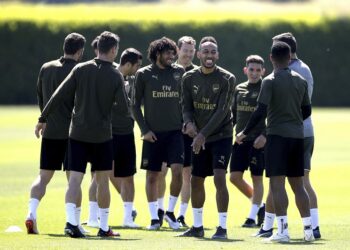 Duelo por Liga Europa abre semana de finales inglesas