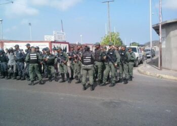 Policías y militares tomaron las urbanizaciones Tronconales (+Fotos)
