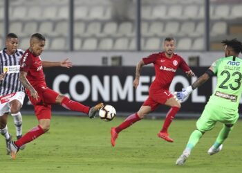 Perú convoca a Paolo Guerrero para Copa América