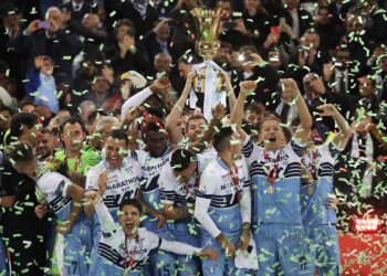 Lazio vence 2-0 a Atalanta para alzar la Copa Italia