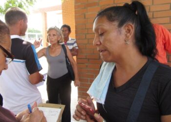 Policías presuntamente ultimaron a un adolescente en su casa